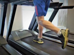 runner treadmill sideback scaled 1